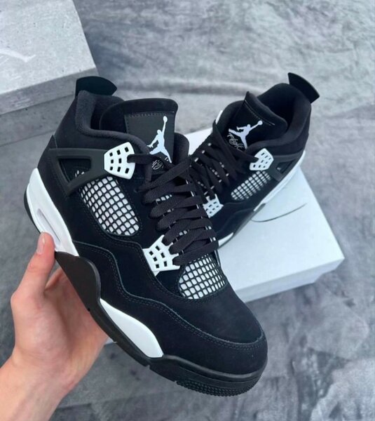 AIR JORDAN 4
