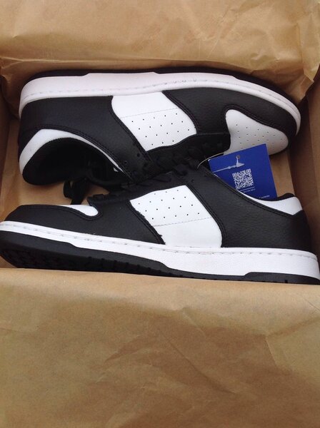 S sneaker