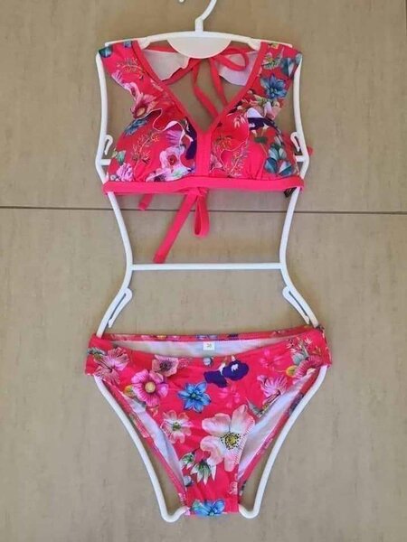 Hot Bikinis