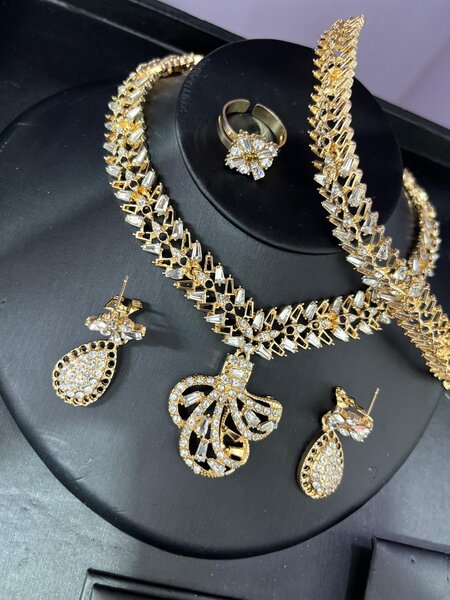 Bridal jewelry set
