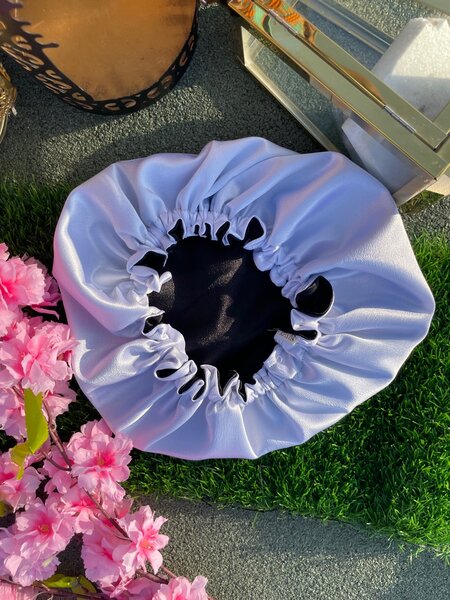 Bonnet en satin double face