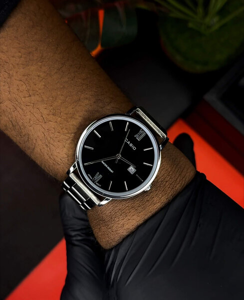 Montre élégante en acier inoxydable