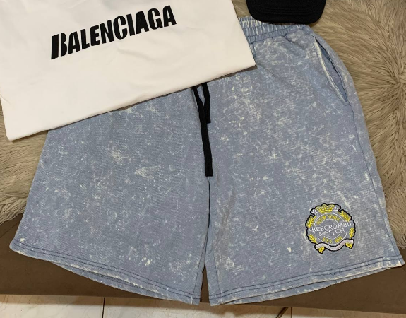 grey shorts
