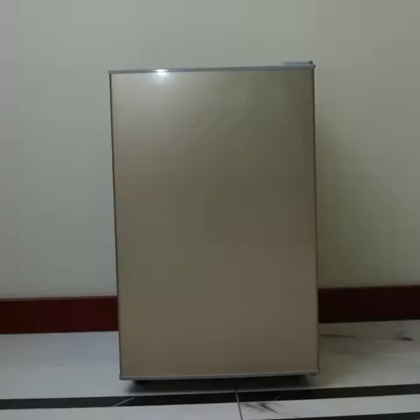 Réfrigérateur compact moderne