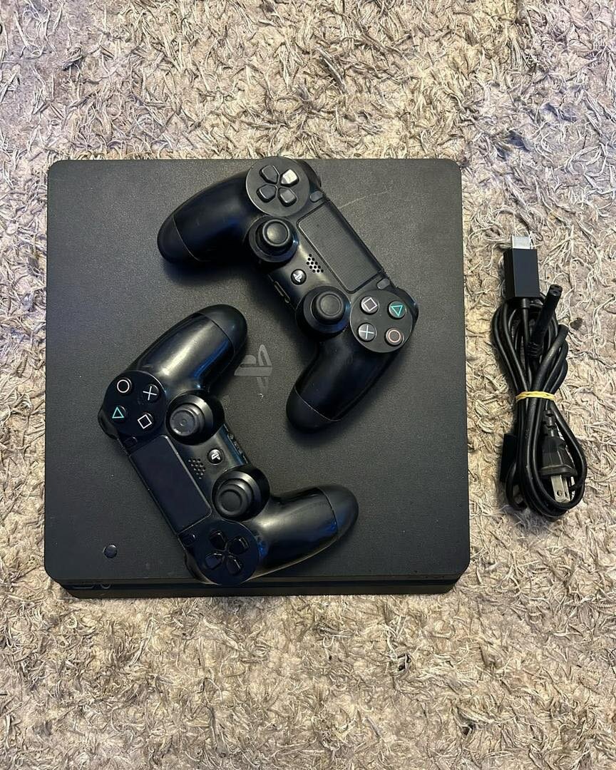 PS4 Slim Edition