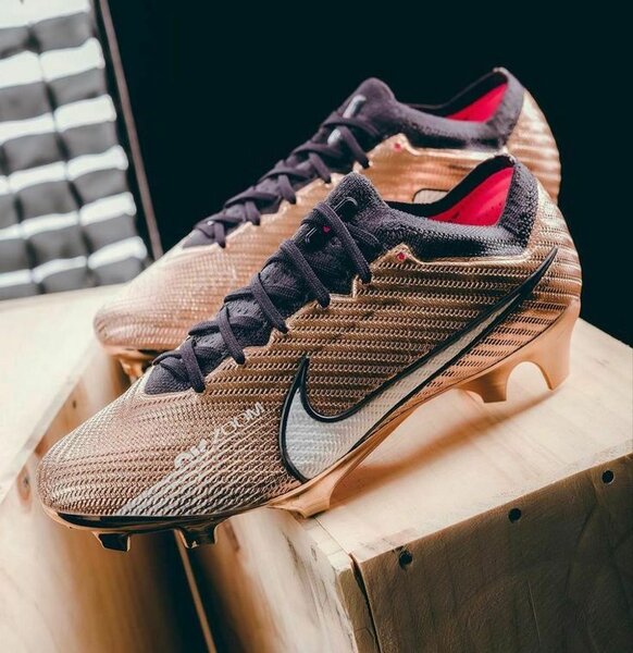 NIKE BOOTS