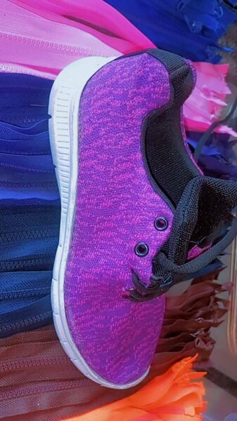 Footwear for unisex
