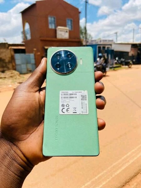 Smartphone TECNO moderne