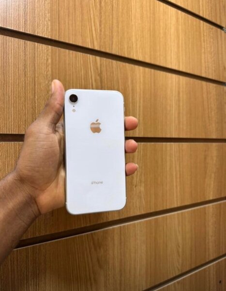 iPhone SR