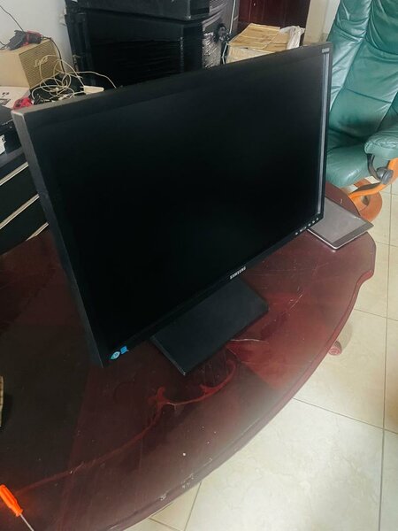 Écran LED Samsung 24 pouces