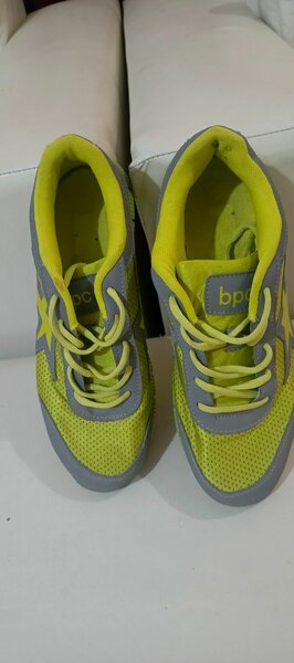 Men sports shoes