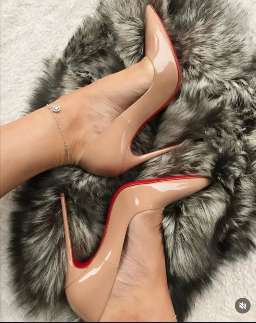 Ladies full shoes