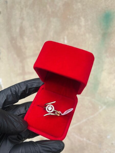 Bague en argent avec diamant