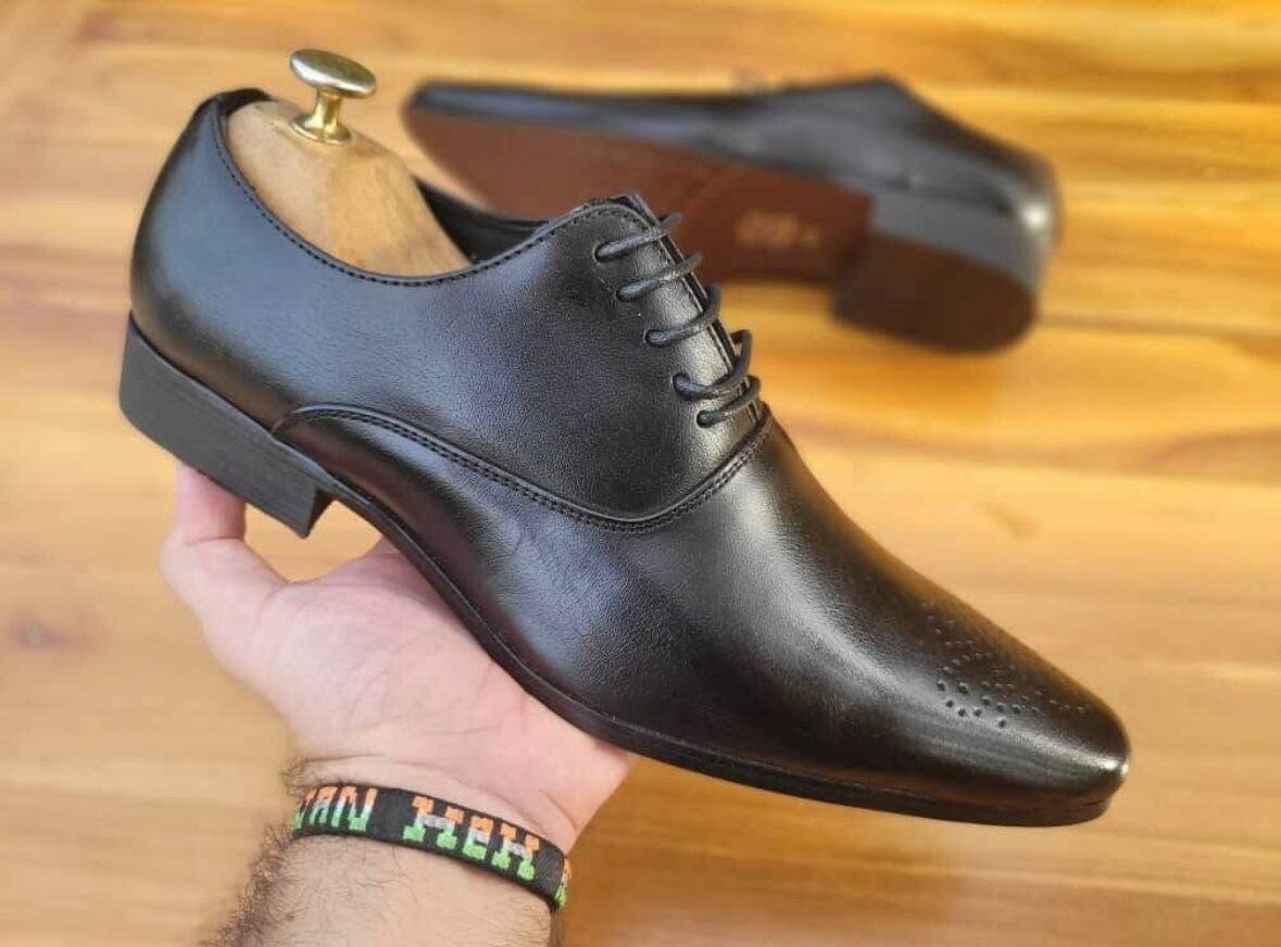 Élégants souliers en cuir homme