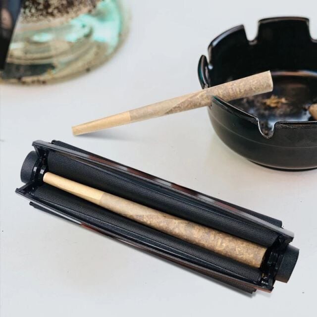 Tobacco rolling machine