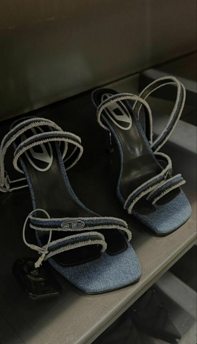 HEELS