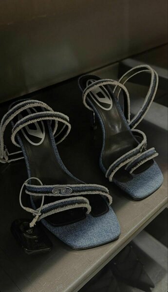 HEELS