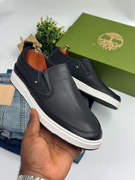 TIMBERLAND BLACK AND WHITE