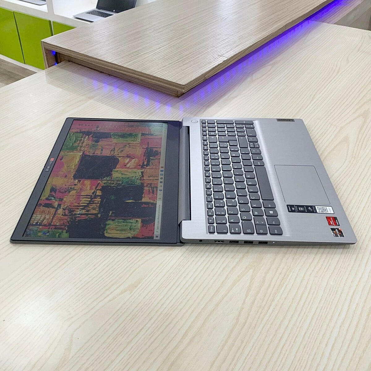 Lenovo Ideapad 81W1