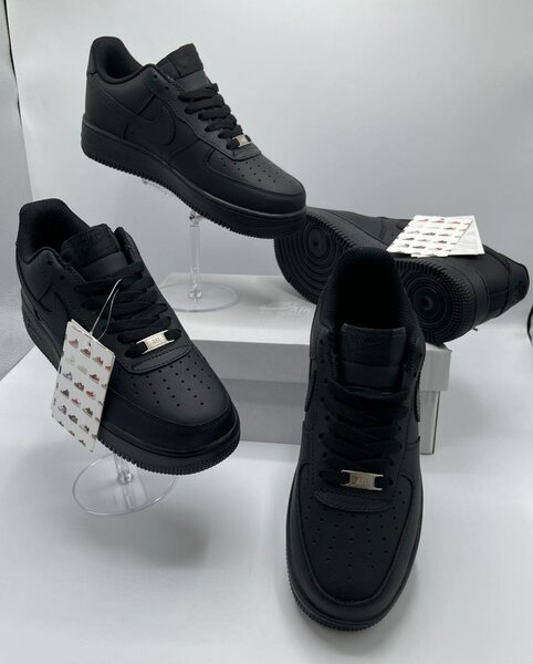 NIKE AIRFORCE 1