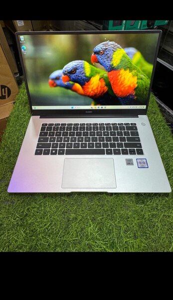 Huawei matebook (10 gen)processor intel core i3