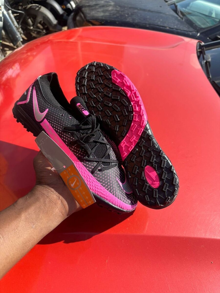 Crampons Nike
