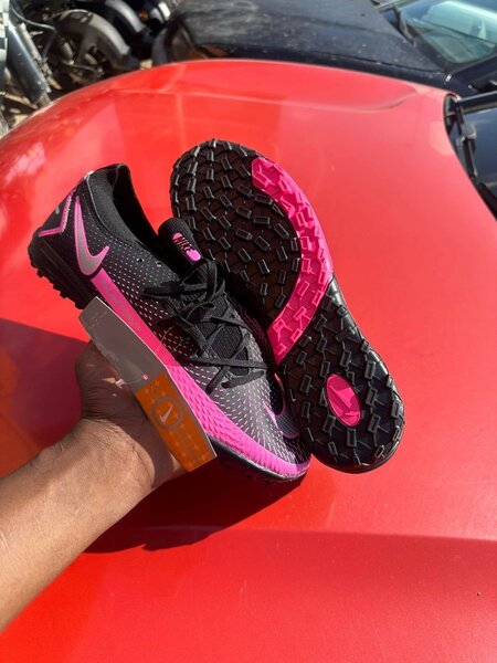 Crampons Nike