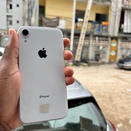 iPhone XR 64G très propre