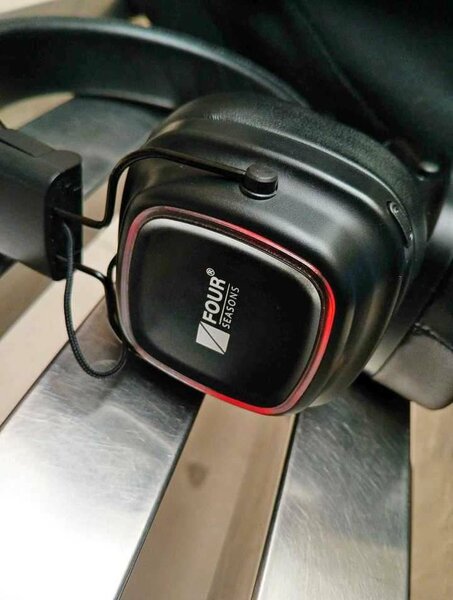 BOOM 8 HEADPHONES