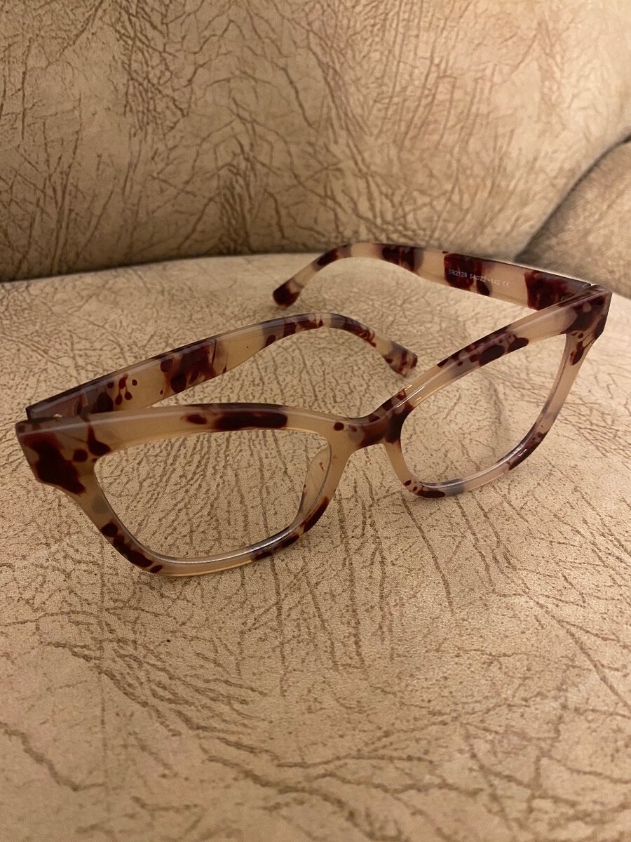 Cat-Eye sunglasses