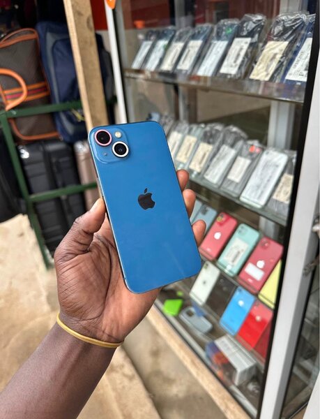 Smartphone bleu dernière génération