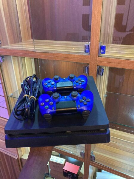 PS 4