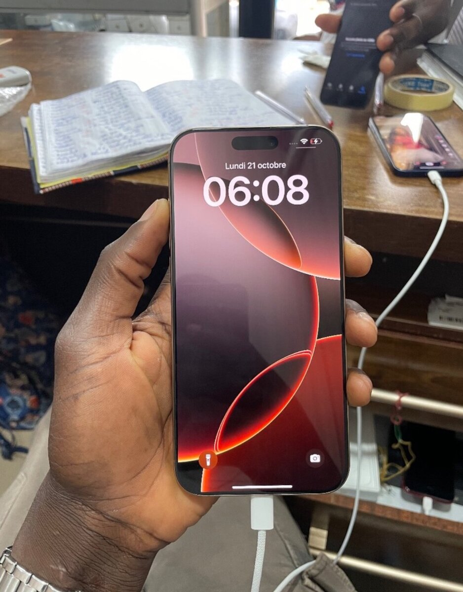 iPhone Moderne avec Triple Caméra