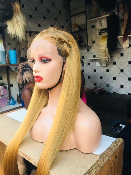 Straight wig