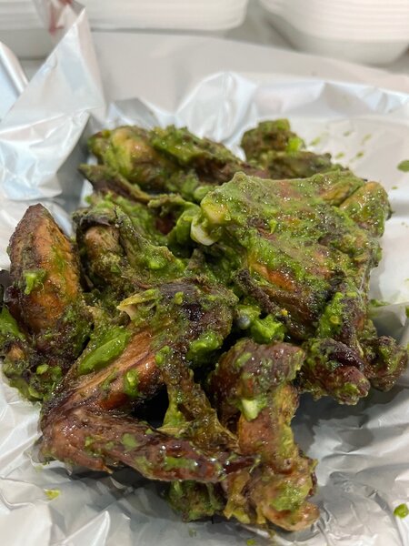 Poulet fumé braisé à l'ail