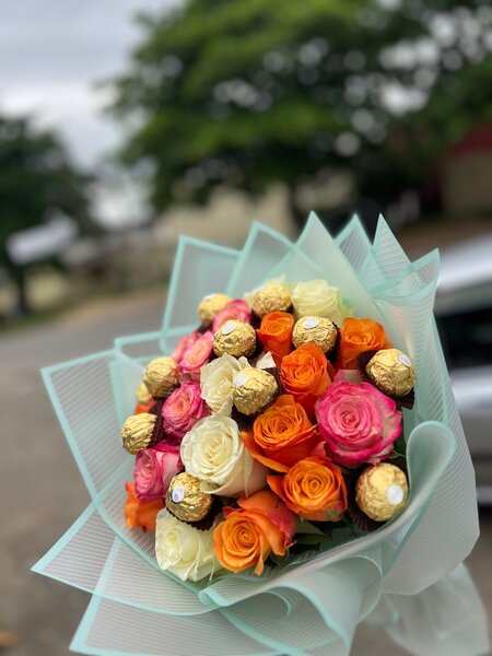 Bouquet de roses avec chocolats
