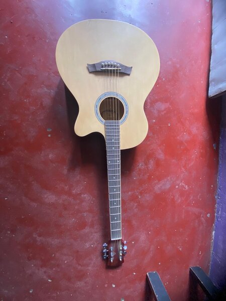 Guitare acoustique en bois