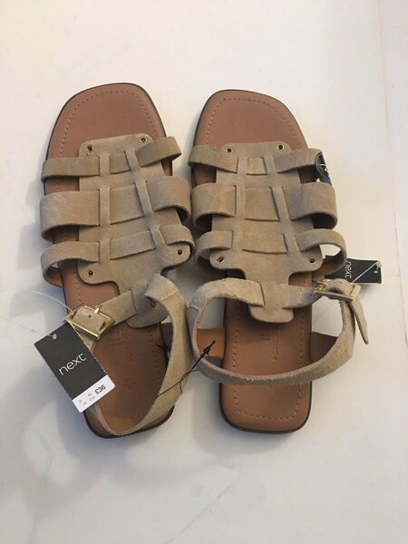 flats sandals