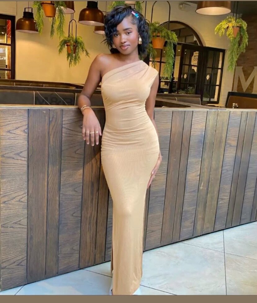 Robe élégante asymétrique