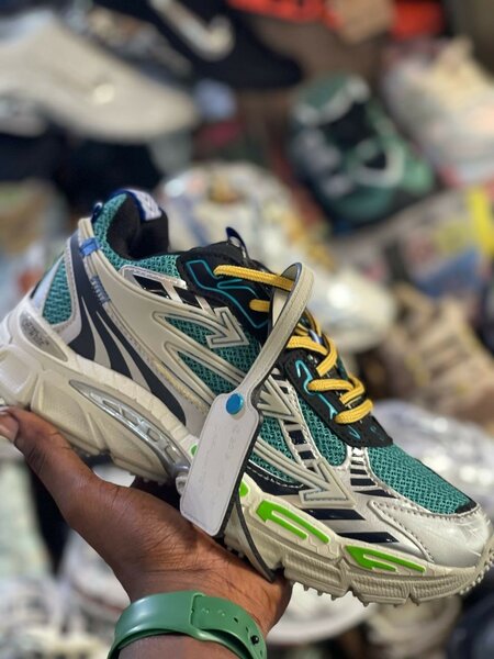 Off White Be Right Back