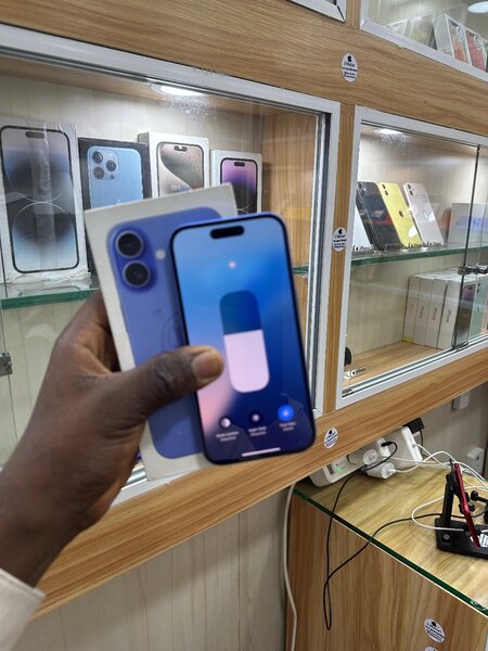 iPhone 16 simple