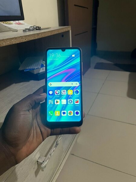 Huawei y6 prime 2019 32giga/3 casineuf très propre
