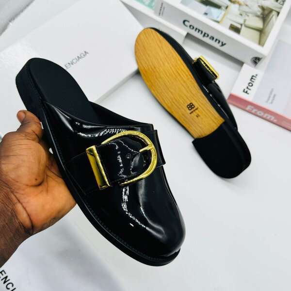 Half shoes