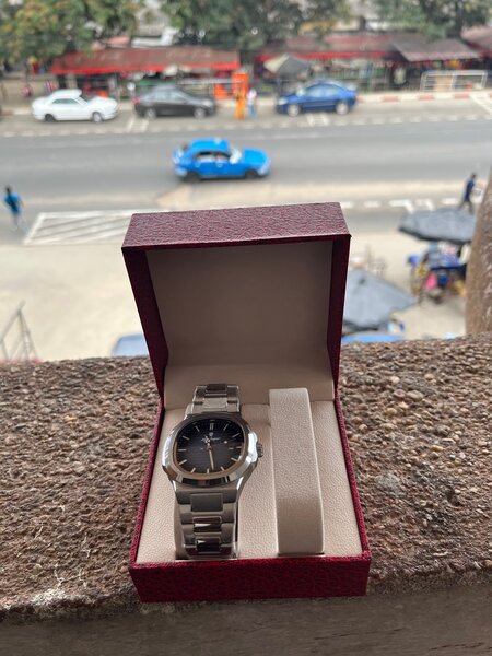 Montre élégante en acier inoxydable