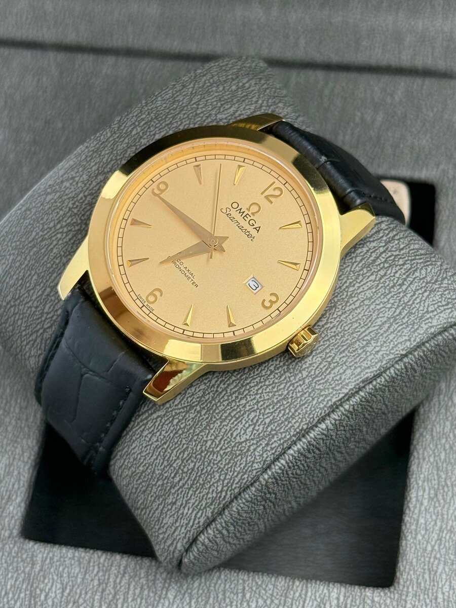 Montre oméga en cuir  homme