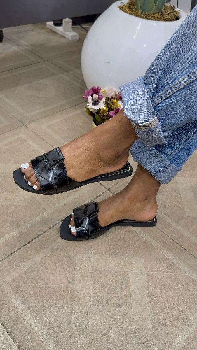 Ladies slippers