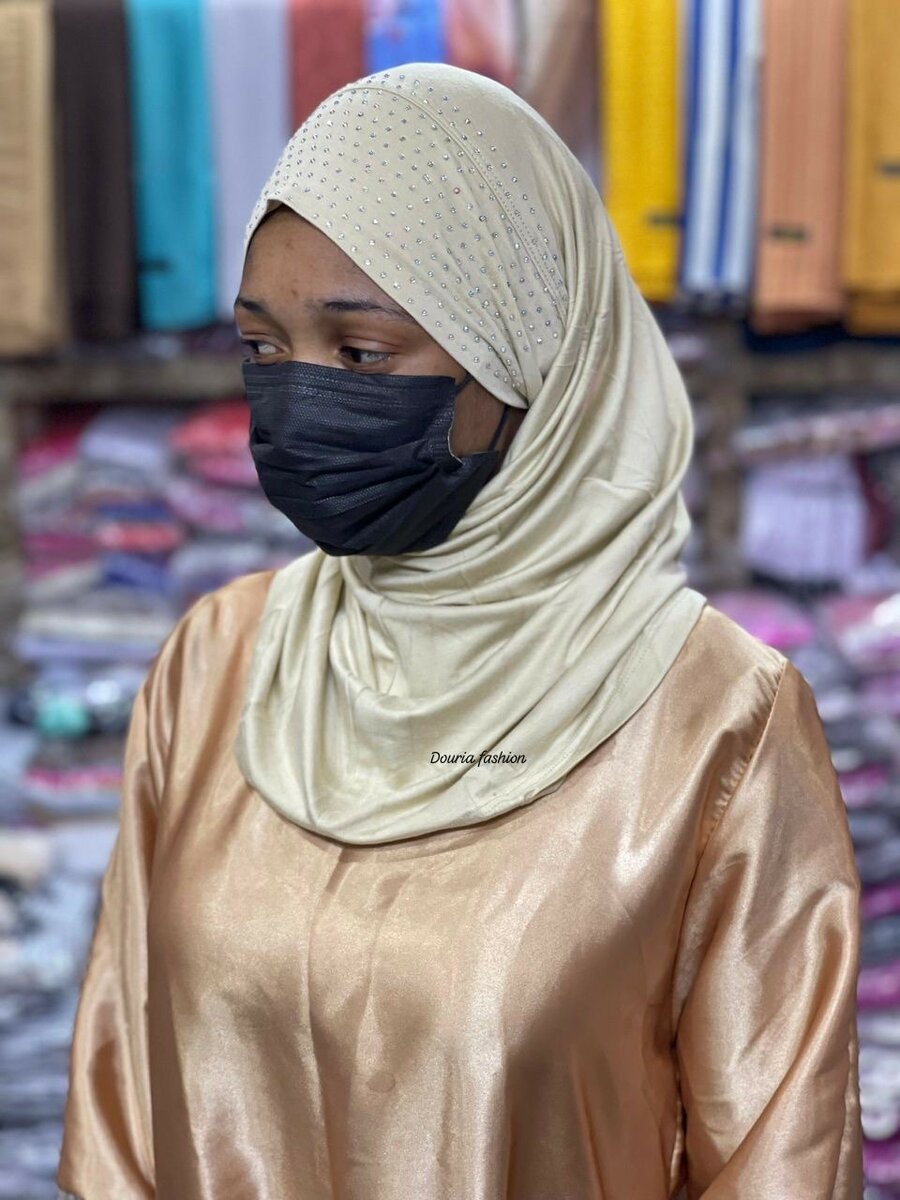 Hijab avec pierre