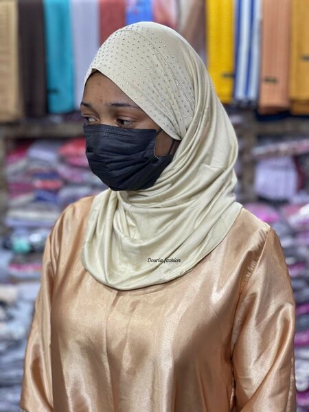 Hijab avec pierre