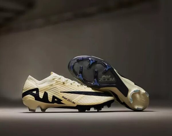 Soccer boots