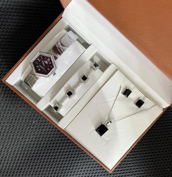 Ladies jewelry set